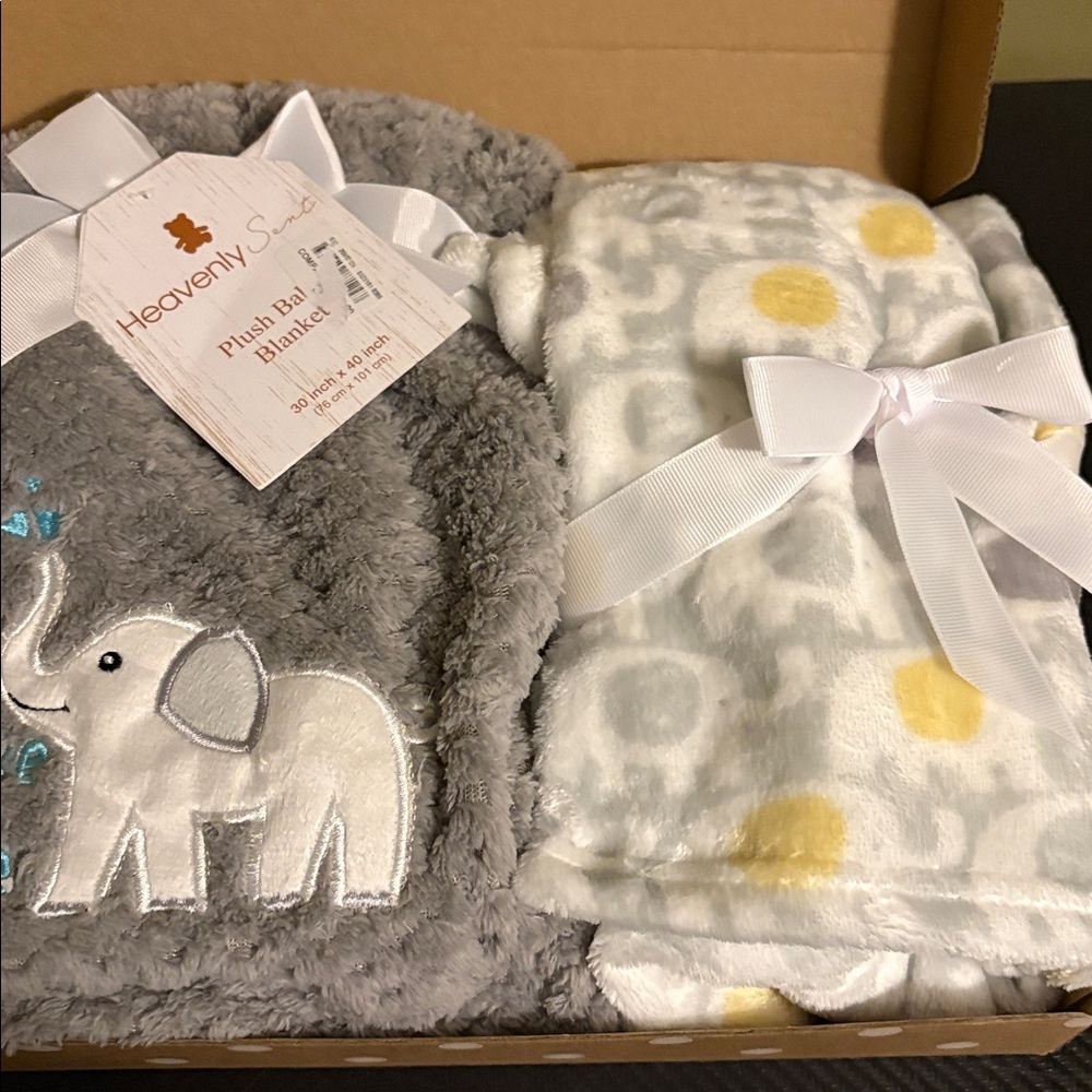 New Baby boy 2Blanket 30*36in both with elephants